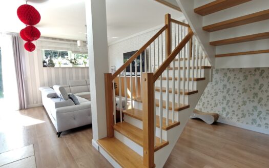 DOM BLIŹNIAK  W  ŚWIETNEJ LOKALIZACJI