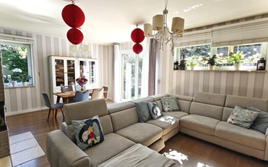 DOM BLIŹNIAK  W  ŚWIETNEJ LOKALIZACJI