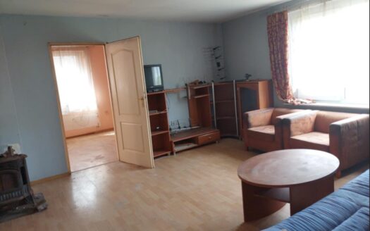 Duży dom z pomieszczeniami gospodarczymi 2000m