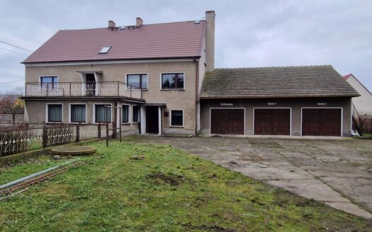 Dom 300 m²,  38 arów działki, 3 garaże, stodoła