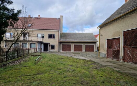 Dom 300 m²,  38 arów działki, 3 garaże, stodoła