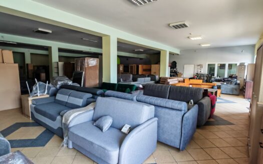 Hala handlowo-usługowa w centrum Bełchatowa