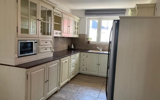 Elegancki dom 6 pokoi z dużym ogrodem