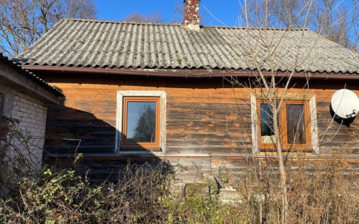 Działka z domem i zabudowaniami 5 km od Ćmielowa