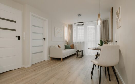 2 pok, 35m2, Krzyki, Sky Tower, balkon, winda