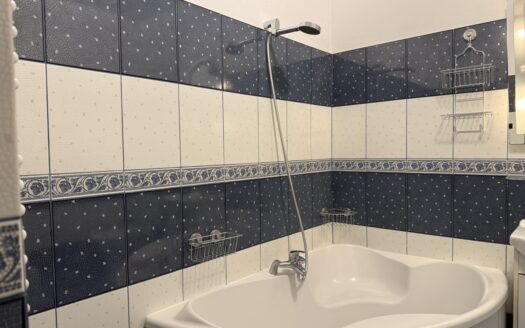 Śliczna duża kawalerka metro basen siłownia