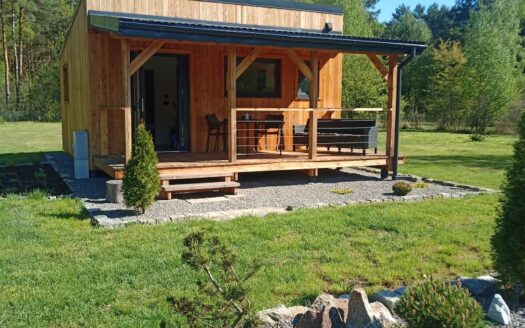 Działka z domkami rekreacyjnymi nad jeziorem