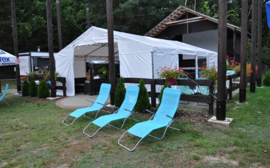 Działka z domkami rekreacyjnymi nad jeziorem