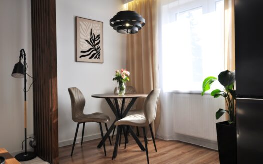 Nowe 1 Piętro 2 Pokoje Duża Piwnica Bez Prowizji