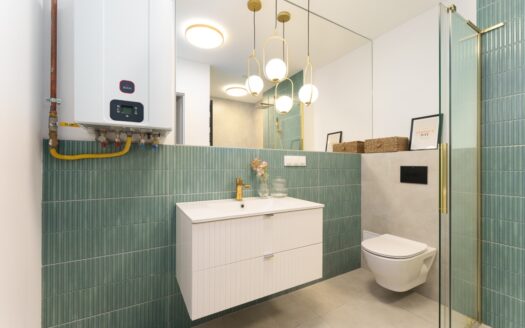 3 pok. po gen. remoncie, pokój kąpielowy, pralnia