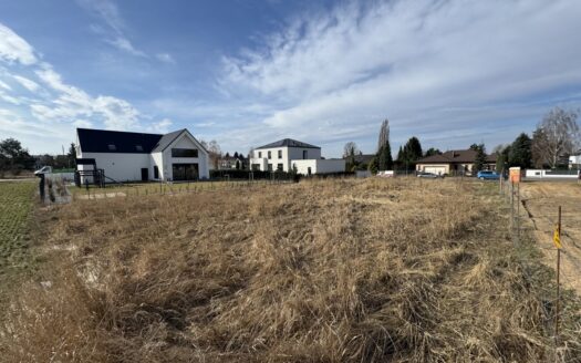 Przestronna działka w Baranowie z WZ- bezpośrednio