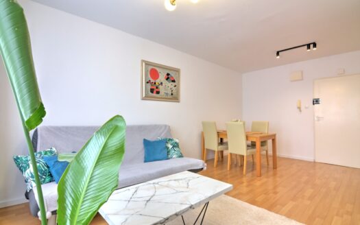 Świetny rozkład – dużo okien – balkon – wanna