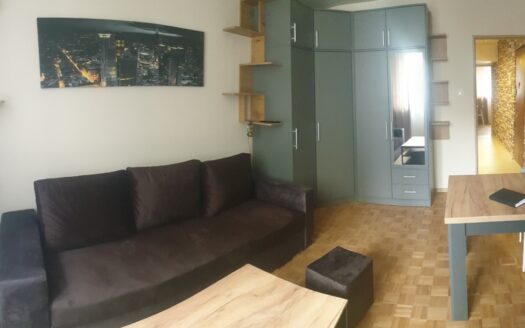 Trzy pokoje, Bielany, Wrzeciono, Metro-Wawrzyszew.